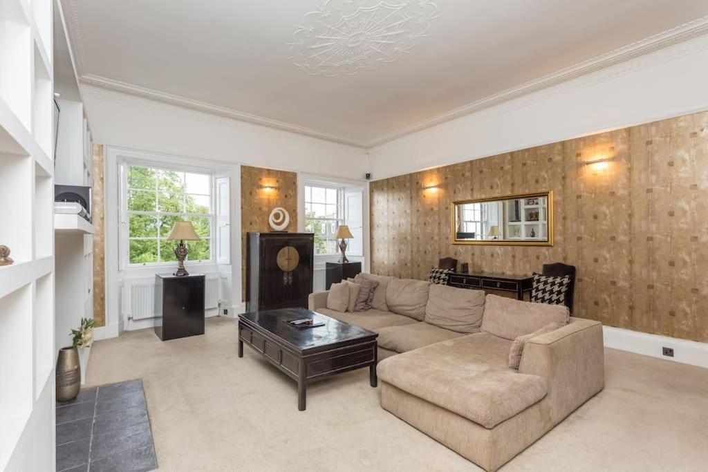 Prime Centre - 4 Bed Penthouse Appartement