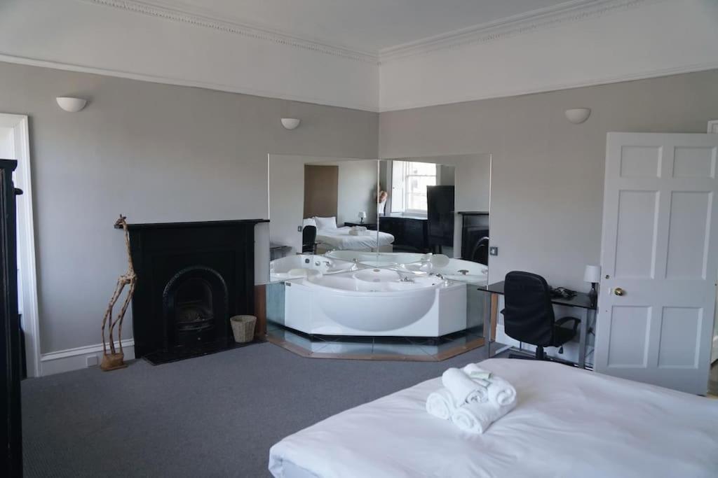 Prime Centre - 4 Bed Penthouse Appartement *